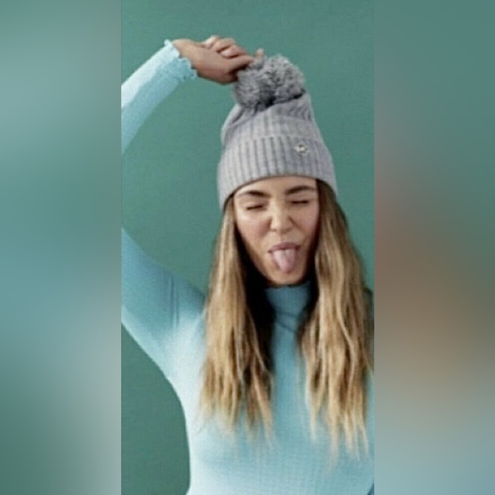🎸MICHAEL KORS🎸🔥NWT🔥GRAY RIBBED KNIT BEANIE HAT WITH POM